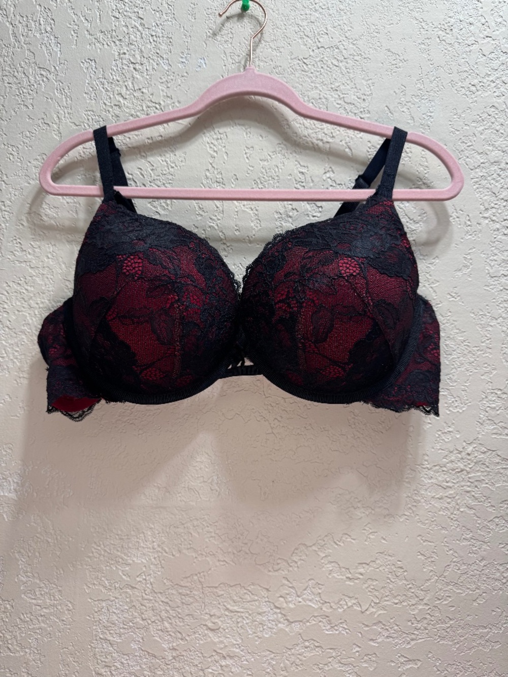 Torrid Curve 44C Black Red Lace Push Up Plunge Bra Strappy Front EUC